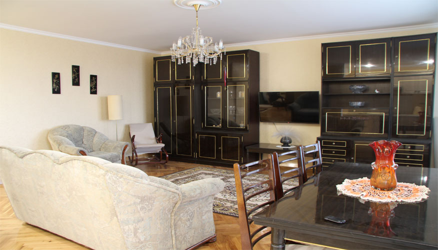 Rent apartment near the State University of Moldova: 3 rooms, 2 bedrooms, 75 m²
